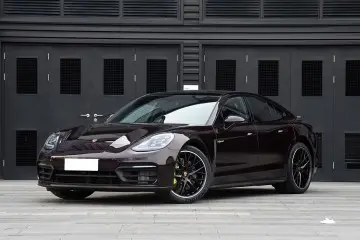 New High End Luxury Sedan Sport Car Porsche Panamera Luxury Car